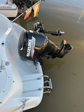 Lancha Quicksilver 5.40 Semigabinada