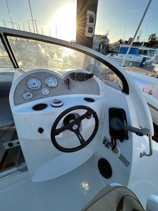 Lancha Quicksilver 5.40 Semigabinada