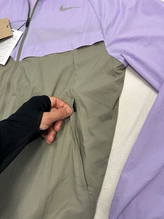 Cortavientos Nike Stride Talla S