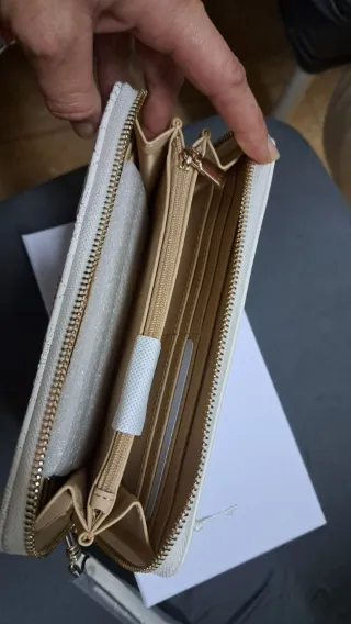 Monedero Guess Blanco y Dorado