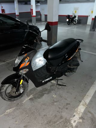Kymco Scooter Negro/Naranja Automático