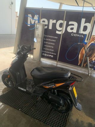 Kymco Scooter Negro/Naranja Automático