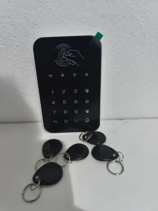Teclado RFID y 5 Llaveros