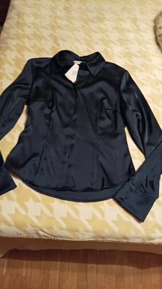 Camisa Stradivarius raso negro Talla S