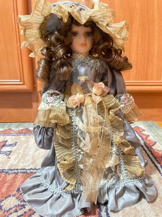 Muñeca de porcelana antigua