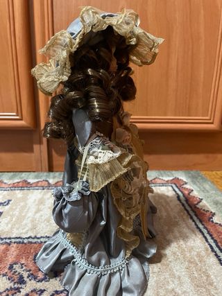 Muñeca de porcelana antigua