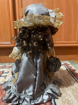 Muñeca de porcelana antigua