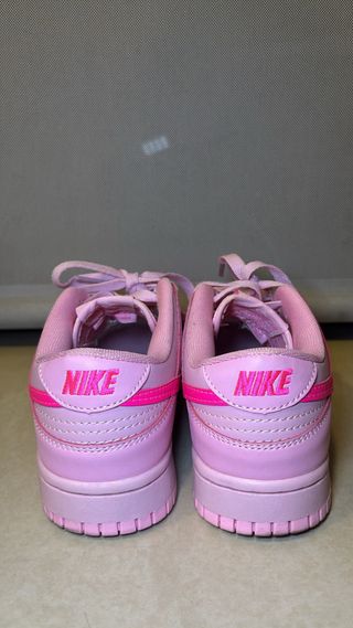 Nike Dunk Low Rosa Claro c/ Swoosh Rosa Choque
