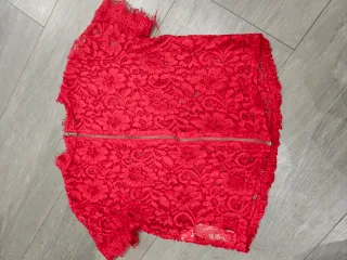 Camiseta encaje roja