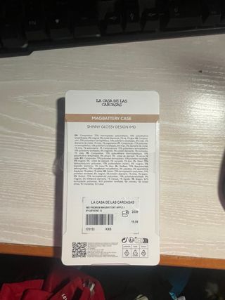 Funda iPhone 13 con estrellas y corazones