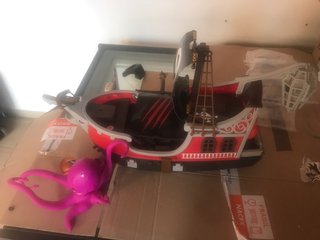 Barco Pirata Pinypon con Accesorios