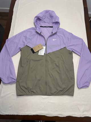 Cortavientos Nike Stride Talla L