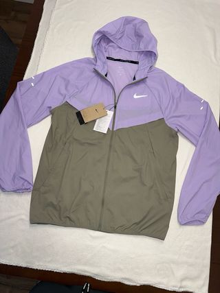 Cortavientos Nike Stride Talla L