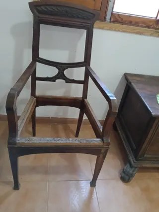 Vecchia sedia in legno di mogano Luigi XVI