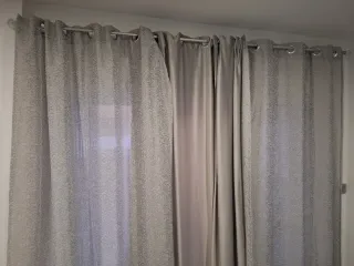 Cortinas Beige y Gris y barra