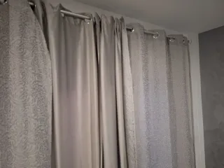 Cortinas Beige y Gris y barra