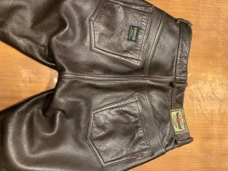 Pantalones cuero de vaca Liberto