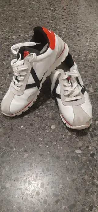 Zapatillas Munich Blancas y Rojas