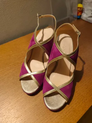 Zapatos tacón morados y dorados T38