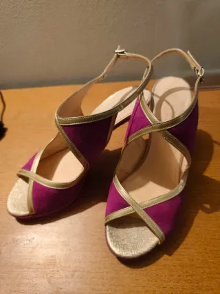 Zapatos tacón morados y dorados T38