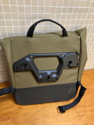 Mochila BMW Soulfuel 16L Verde e Preta - Motorrad