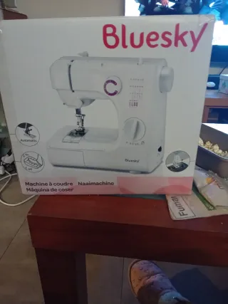 Máquina de coser Bluesky
