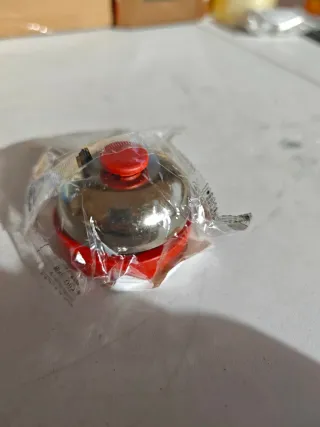 Campana de servicio roja y plateada