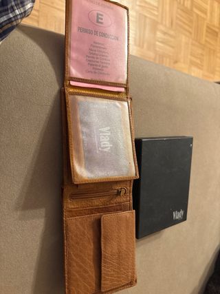 Cartera Vlady Cuero Marrón Sin Usar, con estuche