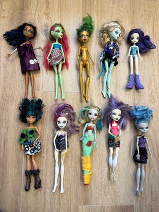 Lote de 10 muñecas tipo bratz monster high
