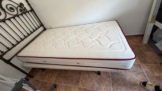 Cama con colchón y somier