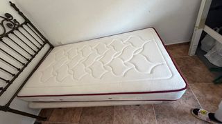 Cama con colchón y somier