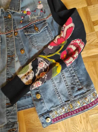 Cazadora Desigual bordada Talla M/L
