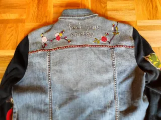 Cazadora Desigual bordada Talla M/L