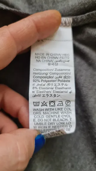 Chaqueta Shein gris y roja