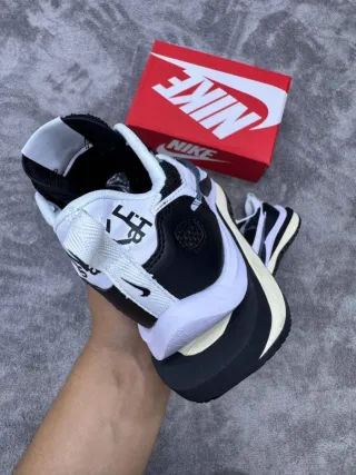 Nike Vaporwaffle Sacai (Talla 45)