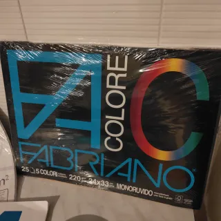 Set materiale scolastico disegno e colore