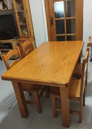 Mesa comedor pino macizo + 4 sillas