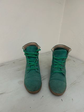 Botas de piel y ante verdes con cordones