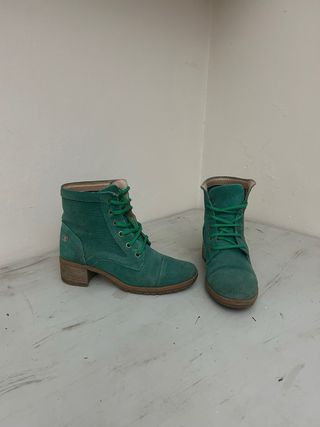 Botas de piel y ante verdes con cordones