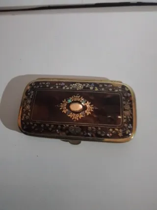 Antiguo cerillero decorado