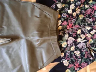 Bomber Zara,pantalón polipiel.