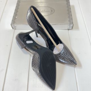 Zapatos de tacón Melissa grises y plateados talla