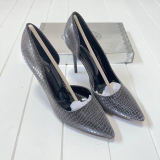 Zapatos de tacón Melissa grises y plateados talla