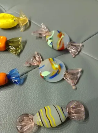 Lotto di 8 caramelle colorate in vetro di Murano