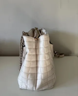 Bolso Guess Blanco y Dorado LEER ANUNCIO