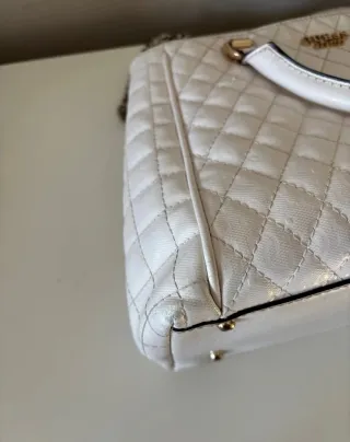 Bolso Guess Blanco y Dorado LEER ANUNCIO
