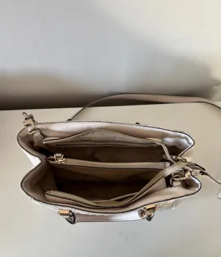 Bolso Guess Blanco y Dorado LEER ANUNCIO