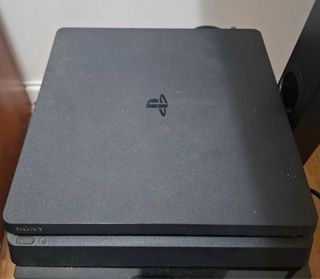 Ps4 Slim 1TB Negra + 2 Mandos