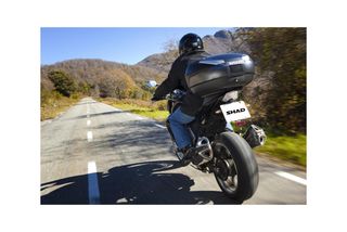 Baul trasero o maleta para scooter o mot DE34