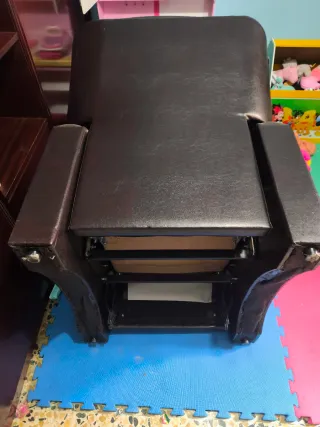 Sillón elevador de piel marrón